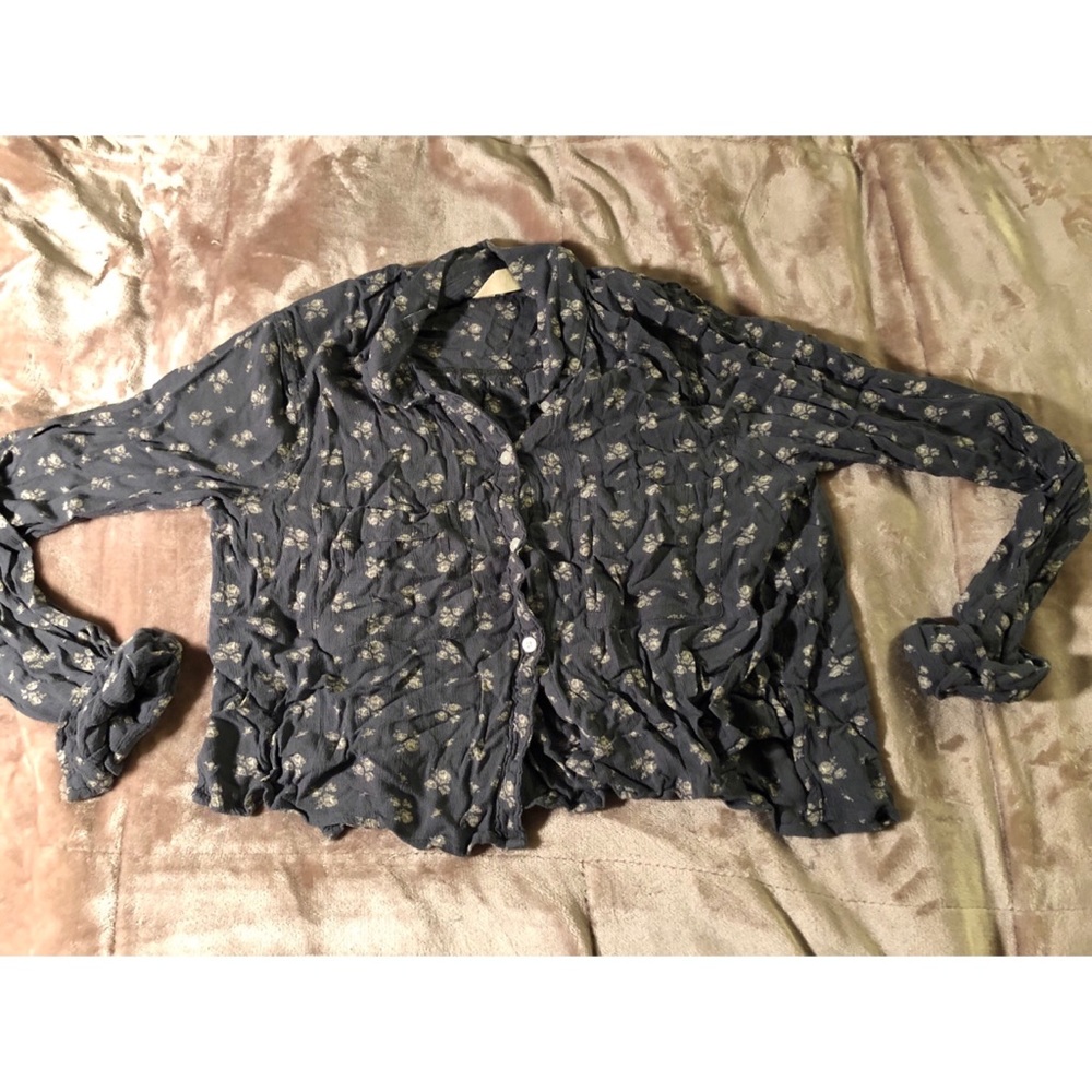 hollister long sleeve floral crop top